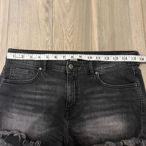 Black jean shorts size US 8 - Picture 5 of 7